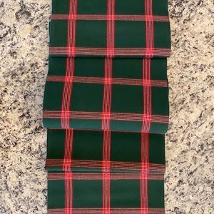 NWOT Holiday cotton table runner